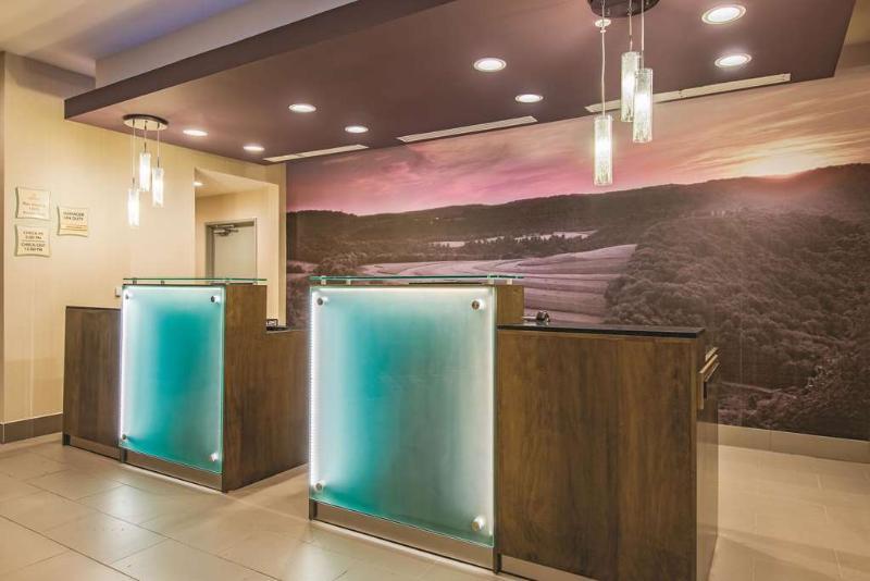 La Quinta By Wyndham York Hotell Exteriör bild